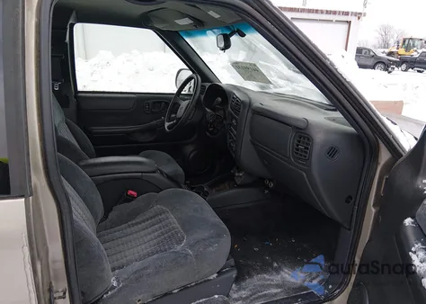 2000 Chevrolet S-10 Ls z USA, uszkodzony, nr VIN 1GCCS19W6Y8217215